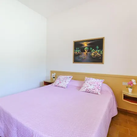 Due Golfi Apartament Lacona